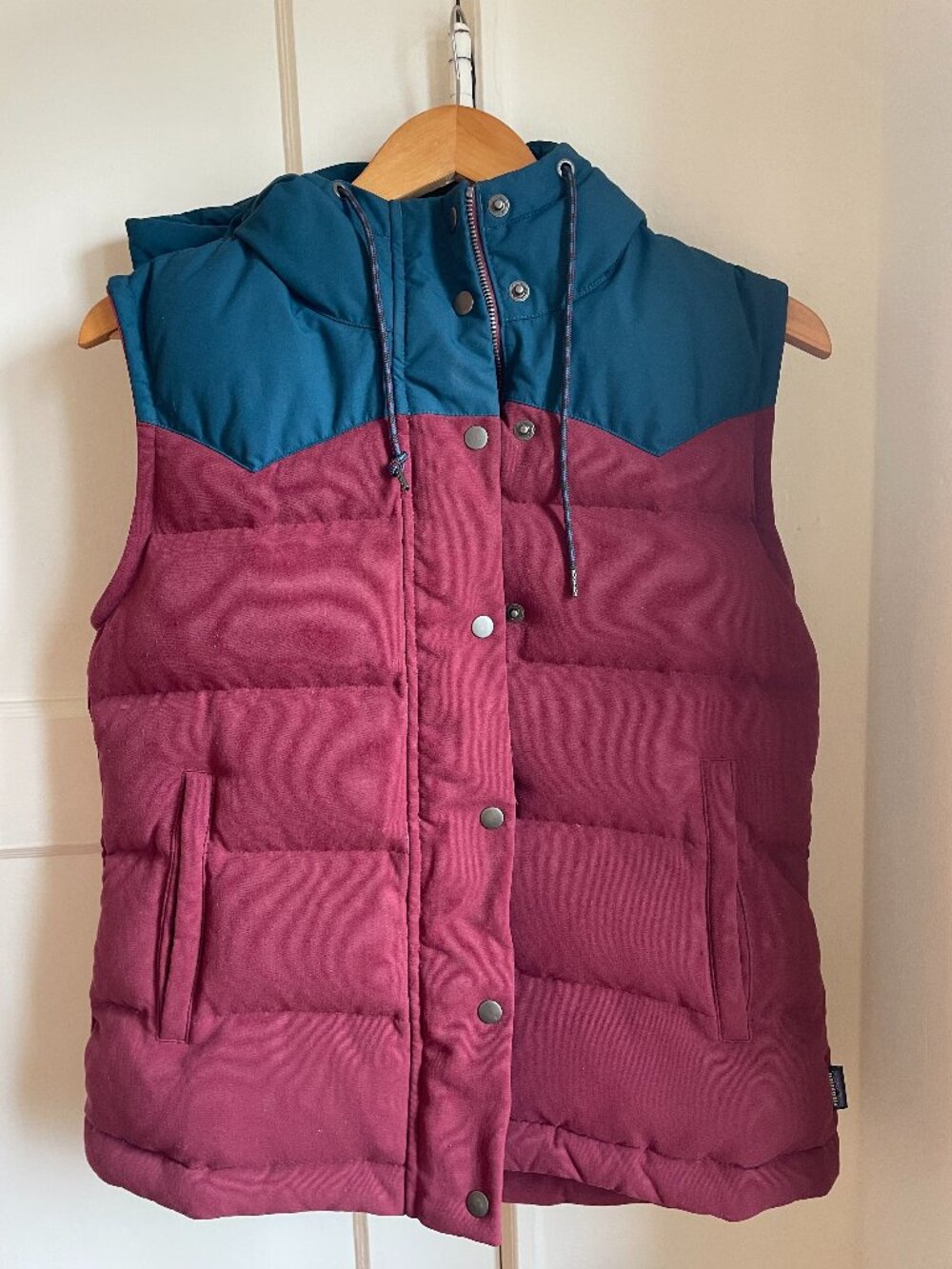 Patagonia Bivy Hooded Down Vest Women's Small Burgundy Teal